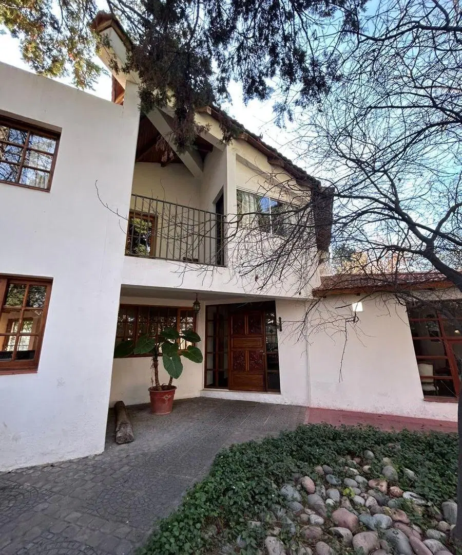 Casa en Alquiler en Chacras De Coria 4