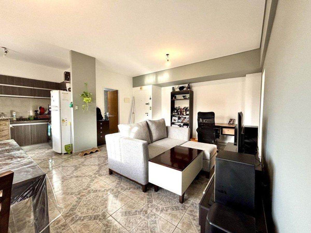 Departamento en Venta APTO CREDITO – Excelente Ubicación sobre Av. Yrigoyen