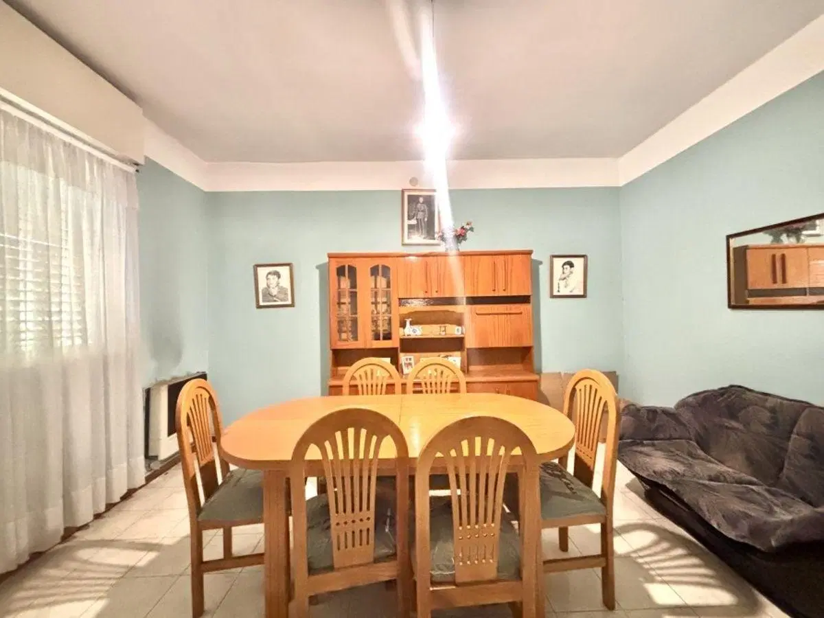 ¡Oportunidad en excelente ubicación! PH con garage, patio y gran potencial en Lomas de Zamora 4
