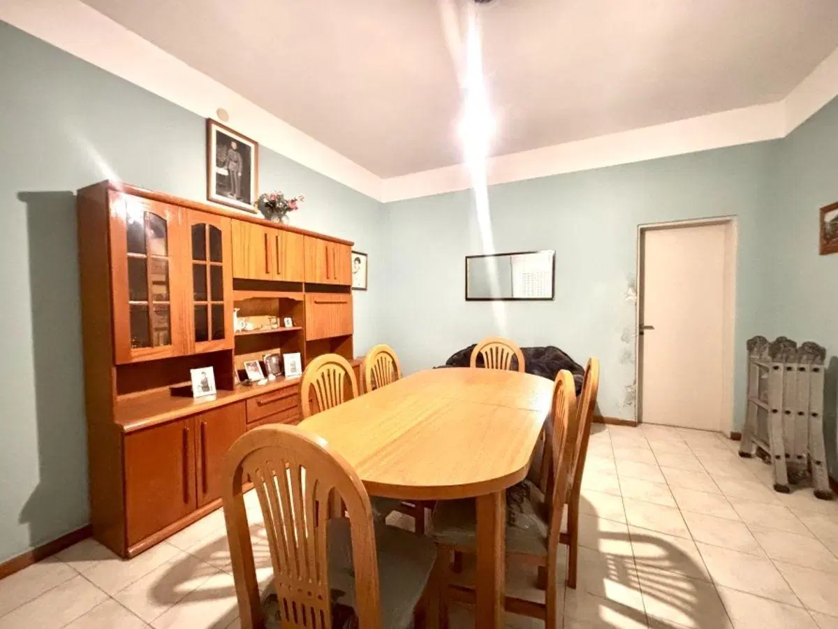 ¡Oportunidad en excelente ubicación! PH con garage, patio y gran potencial en Lomas de Zamora 3