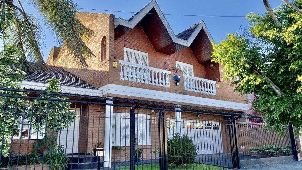 Chalet 6 ambientes en venta en hermosa zona