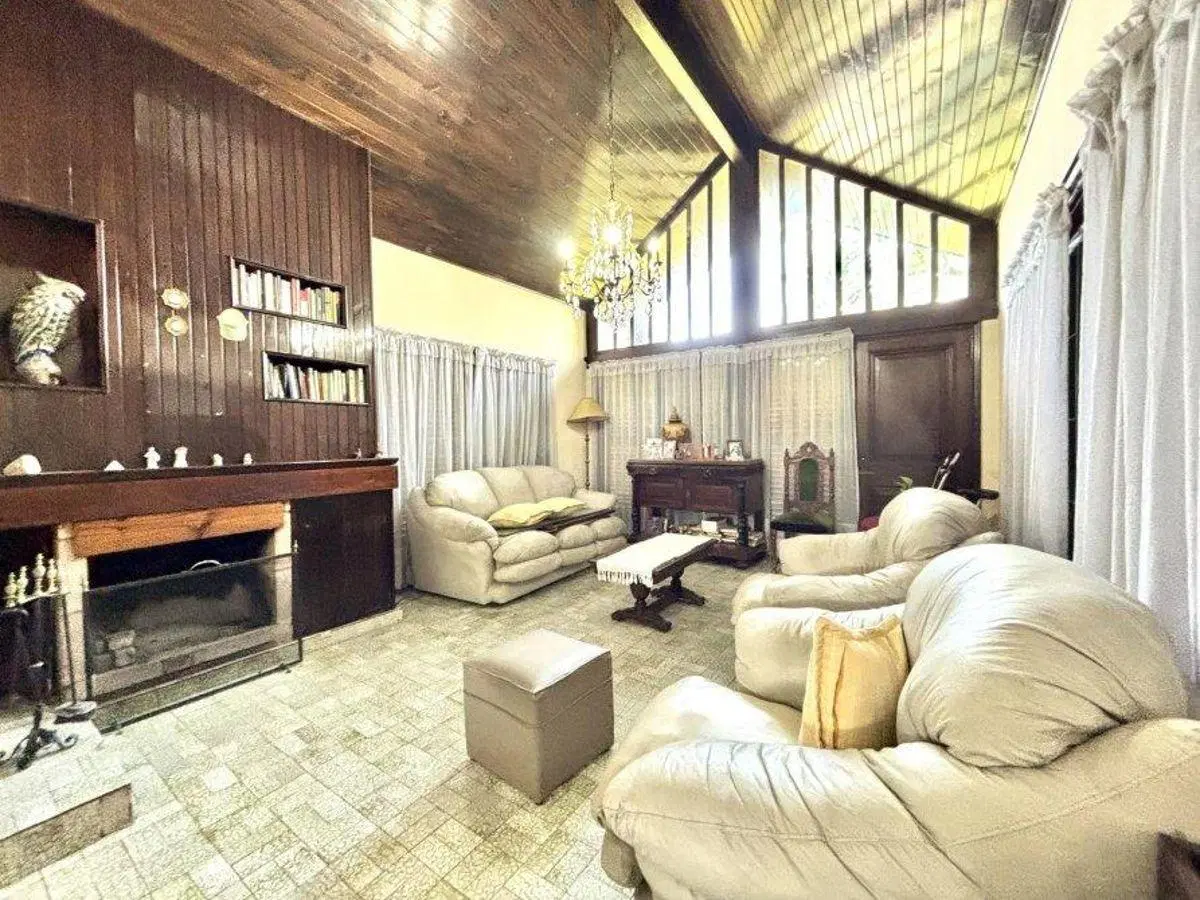 ¡Oportunidad única! Chalet en lote doble con jardín, cochera y parque en José Mármol APTO CREDITO 3