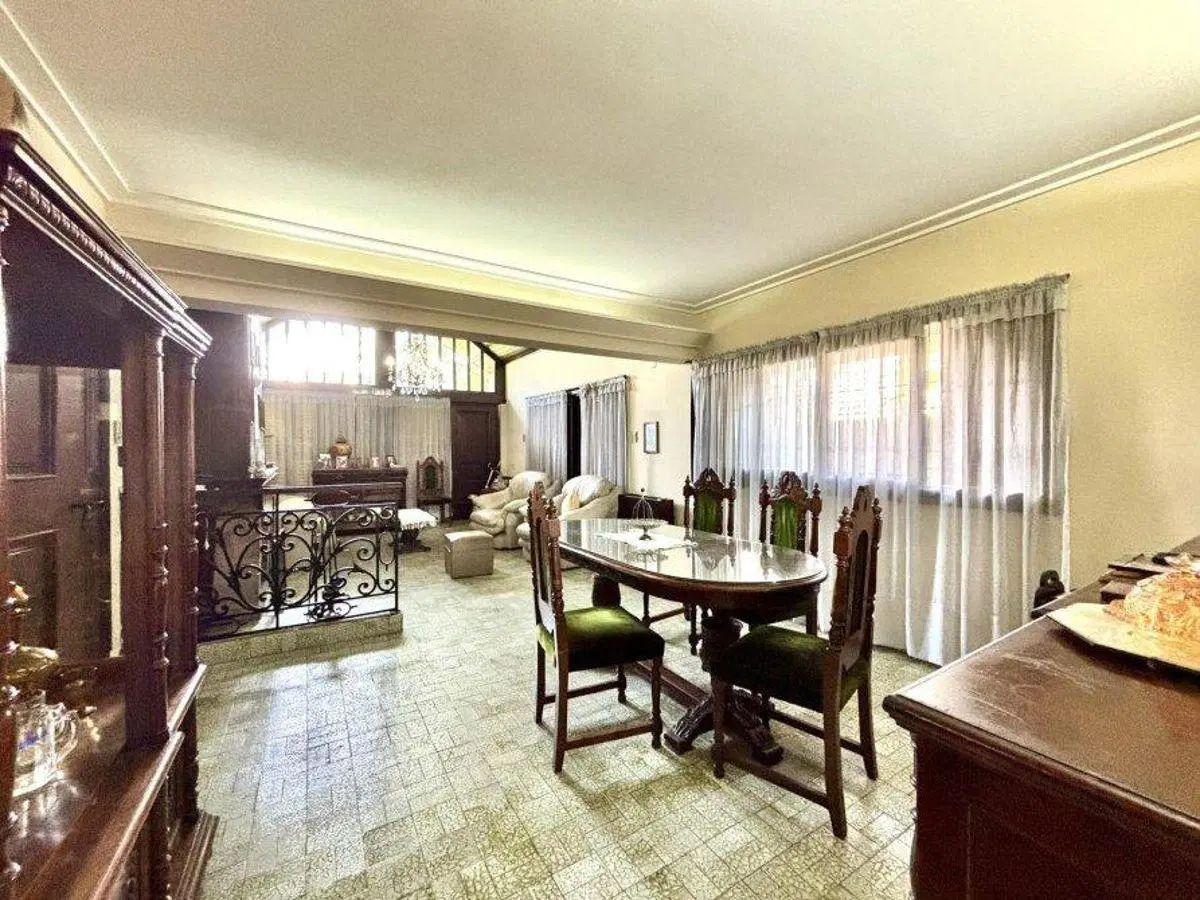 ¡Oportunidad única! Chalet en lote doble con jardín, cochera y parque en José Mármol APTO CREDITO 5
