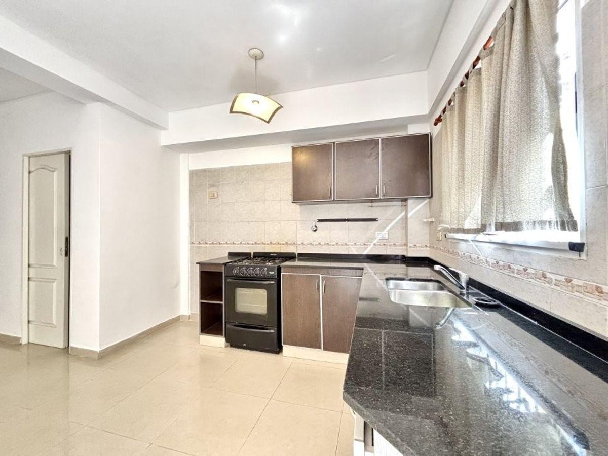 Foto de PH 3 Ambientes Impecable con Cochera y Parrilla – APTO CREDITO – Excelente Ubicación en Temperley, imagen 4
