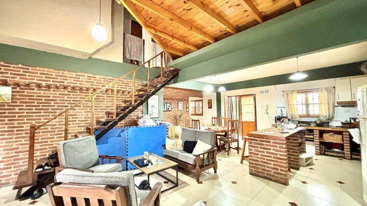 Foto de Casa 4 ambientes en venta con garage y jardin, ACEPTA PERMUTA DE MENOR, imagen 4