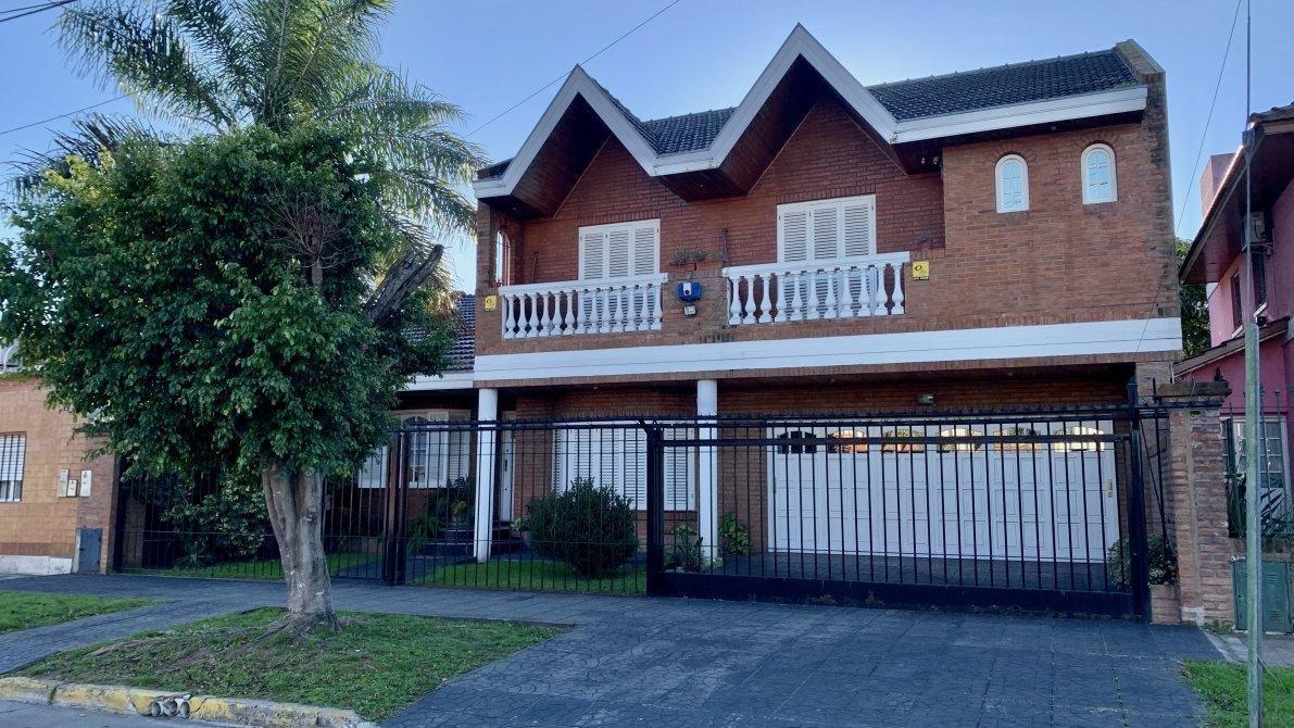 Foto de Chalet 6 Ambientes En Venta En Hermosa Zona - Sevillano Negocios, imagen 1