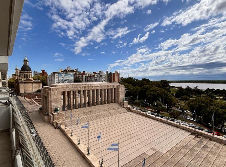 Departamento de Categoría en Piso Exclusivo con Vista Franca al Río 1