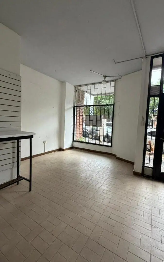 Local comercial en alquiler – Av. Wheelwright 1677, Rosario 4