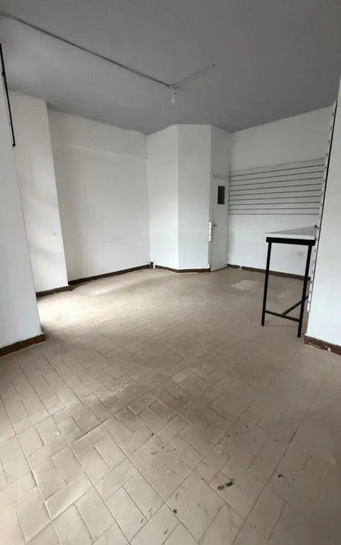 Local comercial en alquiler – Av. Wheelwright 1677, Rosario 3