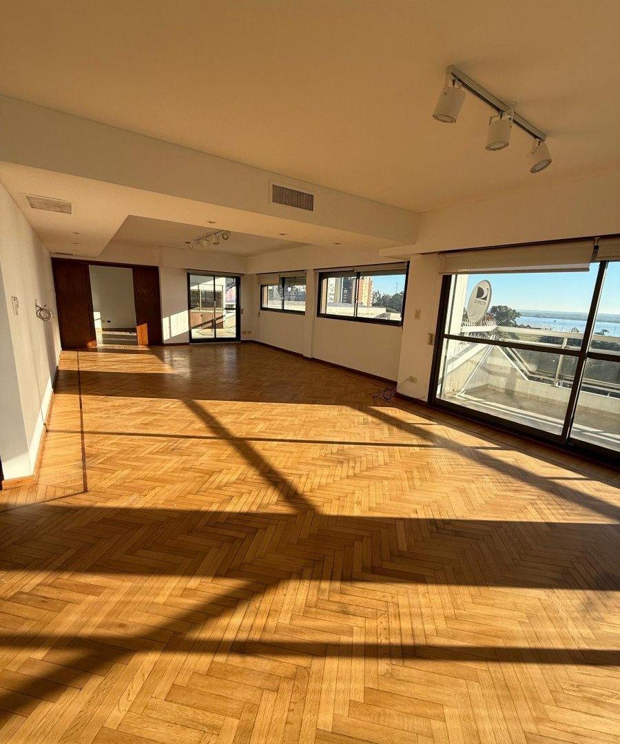 Foto de Departamento de Categoría en Piso Exclusivo con Vista Franca al Río, imagen 2