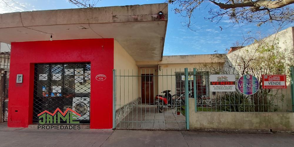 Casa 4 Ambientes con Departamento 3 Ambientes y Local Comercial. 4