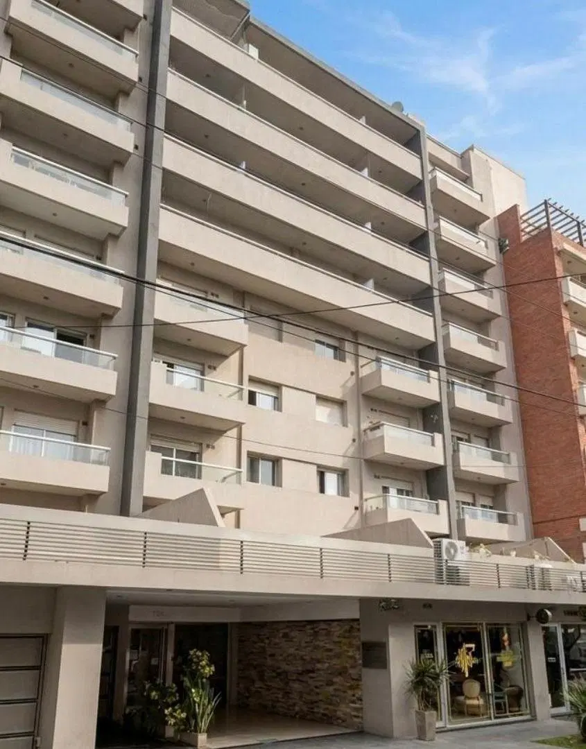 Departamento en venta 2 ambientes con balcón en Castelar 2