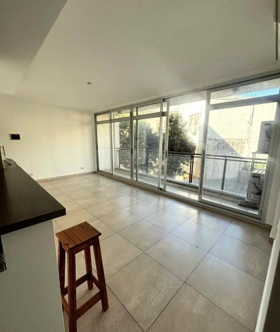 Departamento 2 ambientes con balcón en Castelar 3