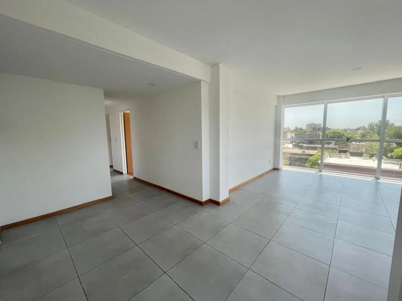 Departamento en Alquiler 3 ambientes con cochera en Ituzaingó 4