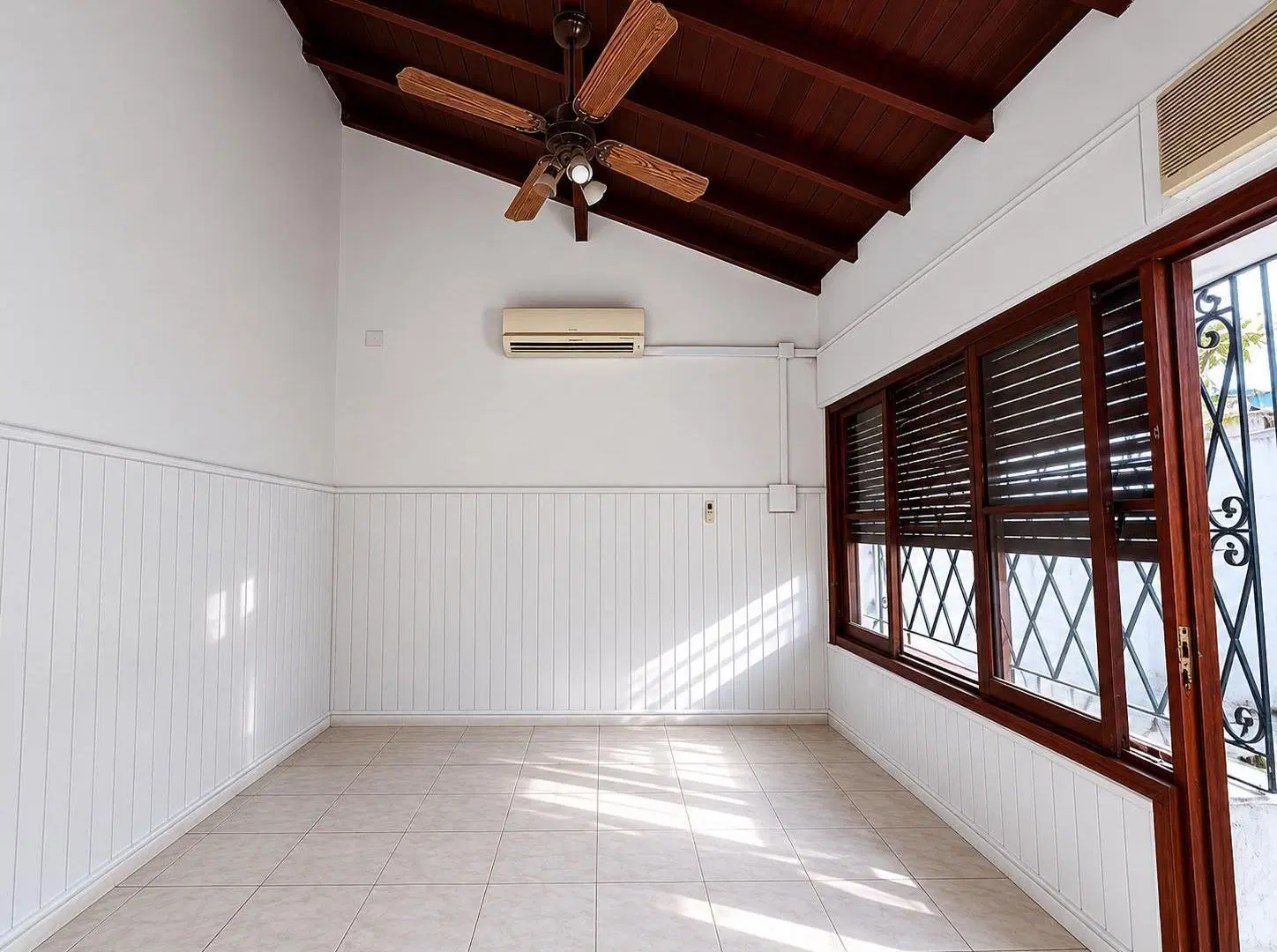 Venta de casa 3 ambientes en Villa Tesei con pileta 5