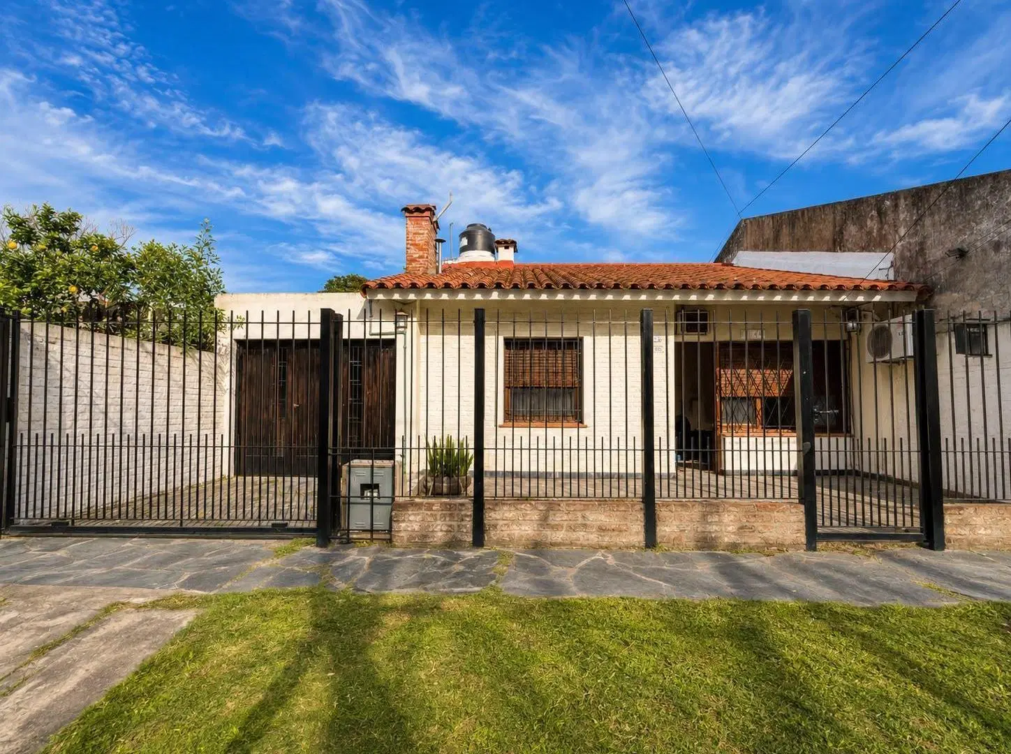 Venta de casa 3 ambientes en Villa Tesei con pileta 8