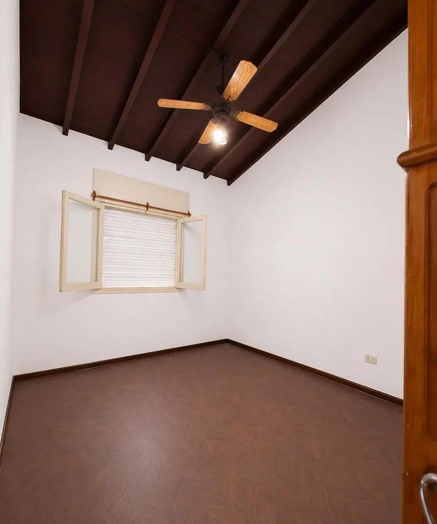 Venta de casa 3 ambientes en Villa Tesei con pileta 4