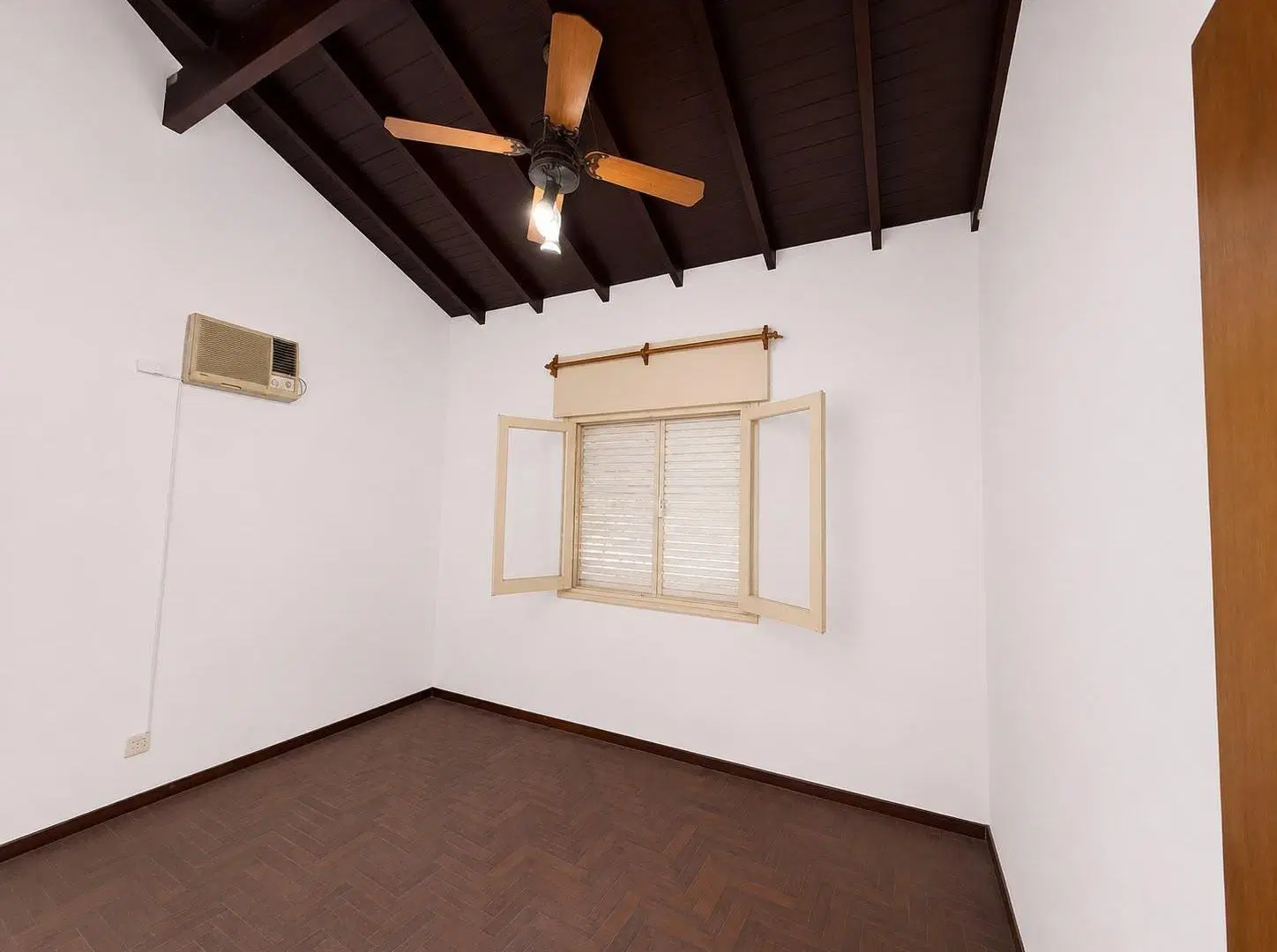 Venta de casa 3 ambientes en Villa Tesei con pileta 2