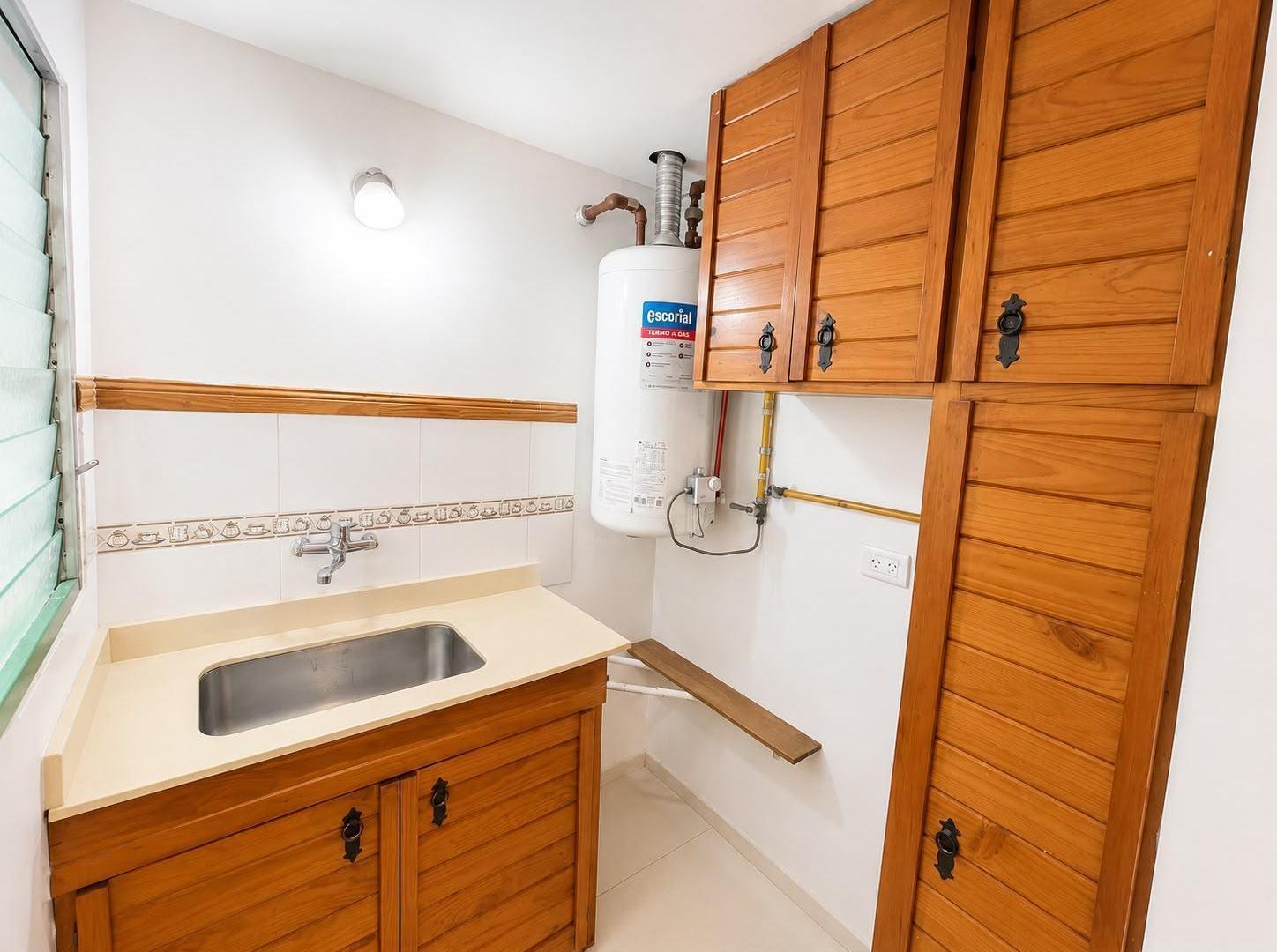 Foto de Casa 3 ambientes en Alquiler con parque y parrilla Castelar, imagen 3