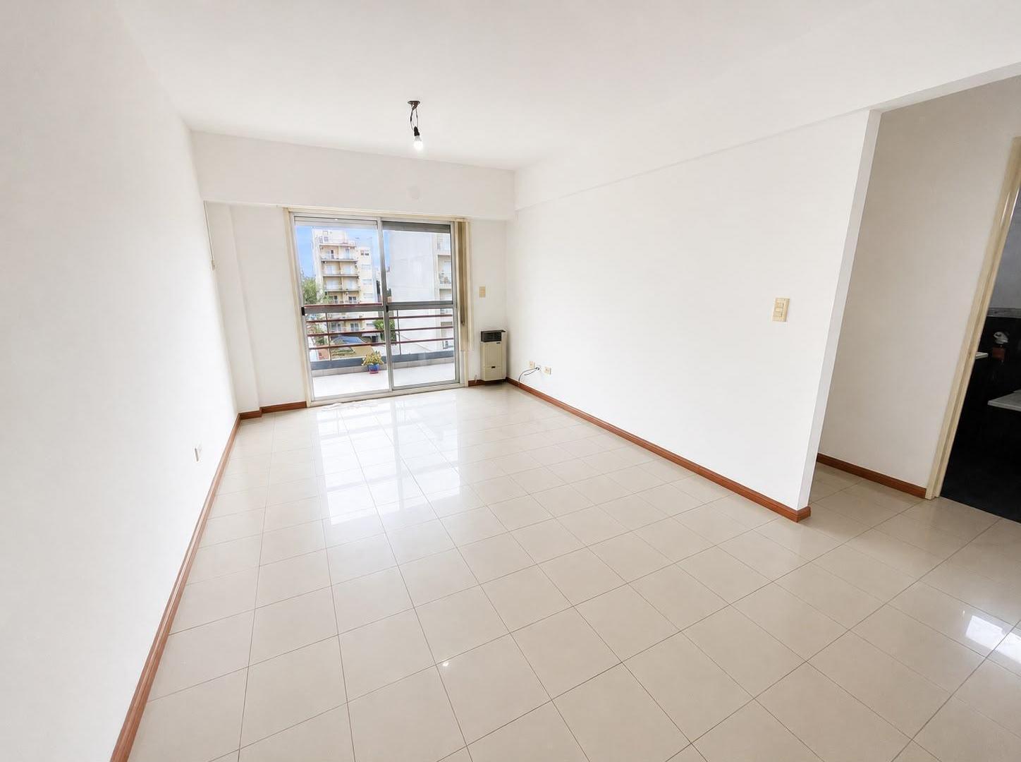 Foto de Alquiler Departamento 3 ambientes con cochera y balcón, imagen 2