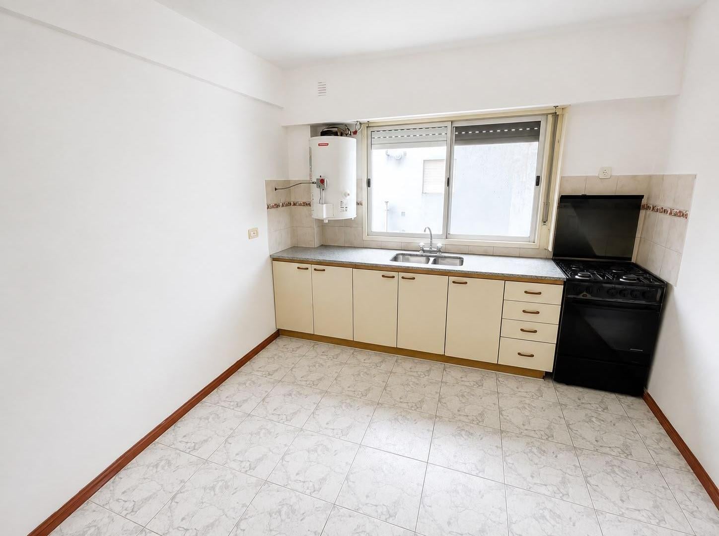 Foto de Alquiler Departamento 3 ambientes con cochera y balcón, imagen 1