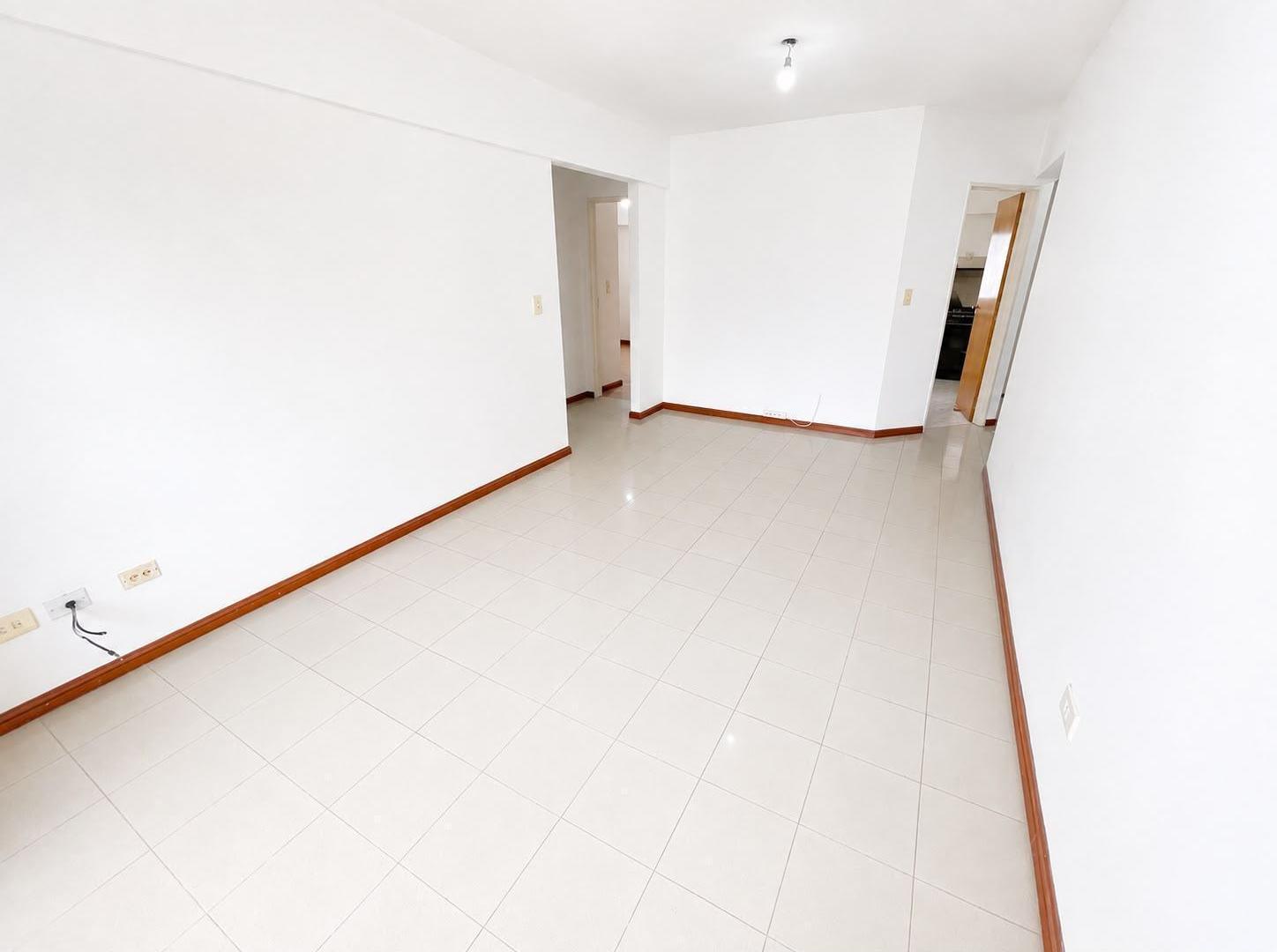 Foto de Venta Departamento 3 ambientes con cochera y balcón Morón, imagen 5