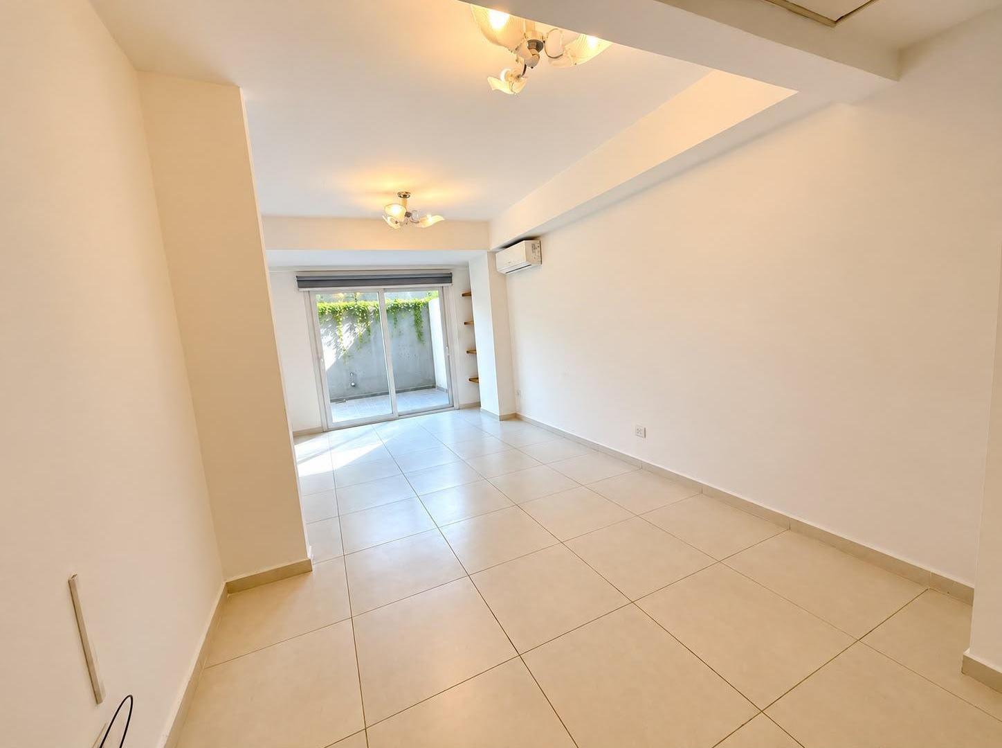 Foto de Alquiler Departamento 2 ambientes con patio y cochera en Ituzaingó, imagen 2