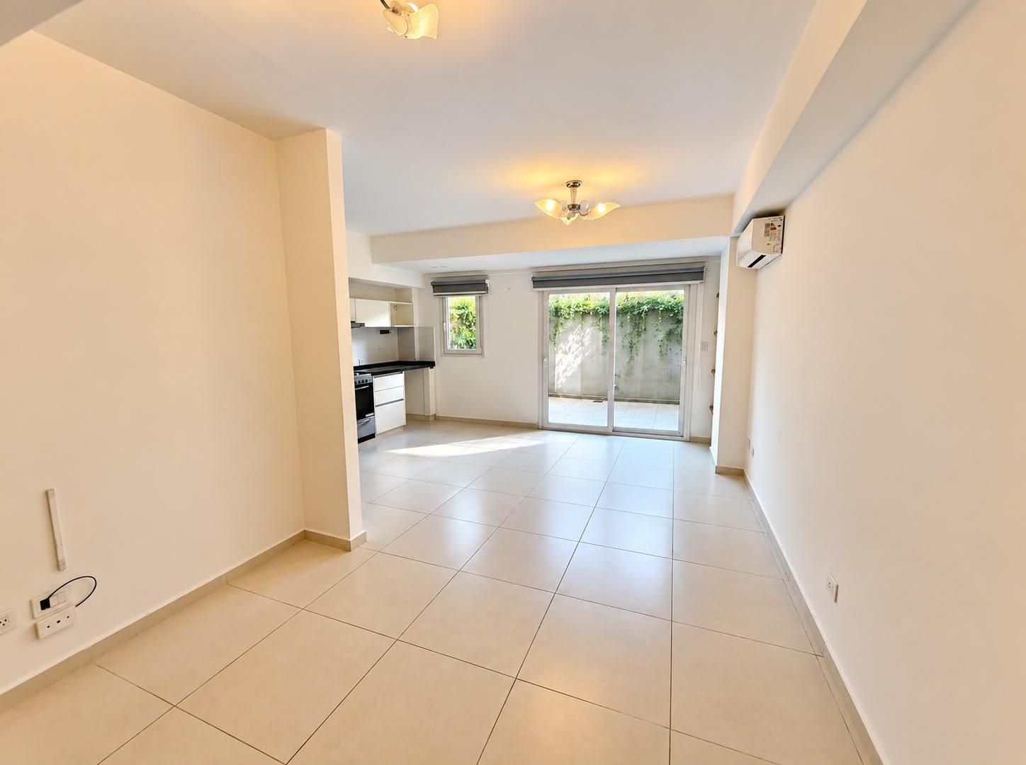 Foto de Alquiler Departamento 2 ambientes con patio y cochera en Ituzaingó, imagen 4