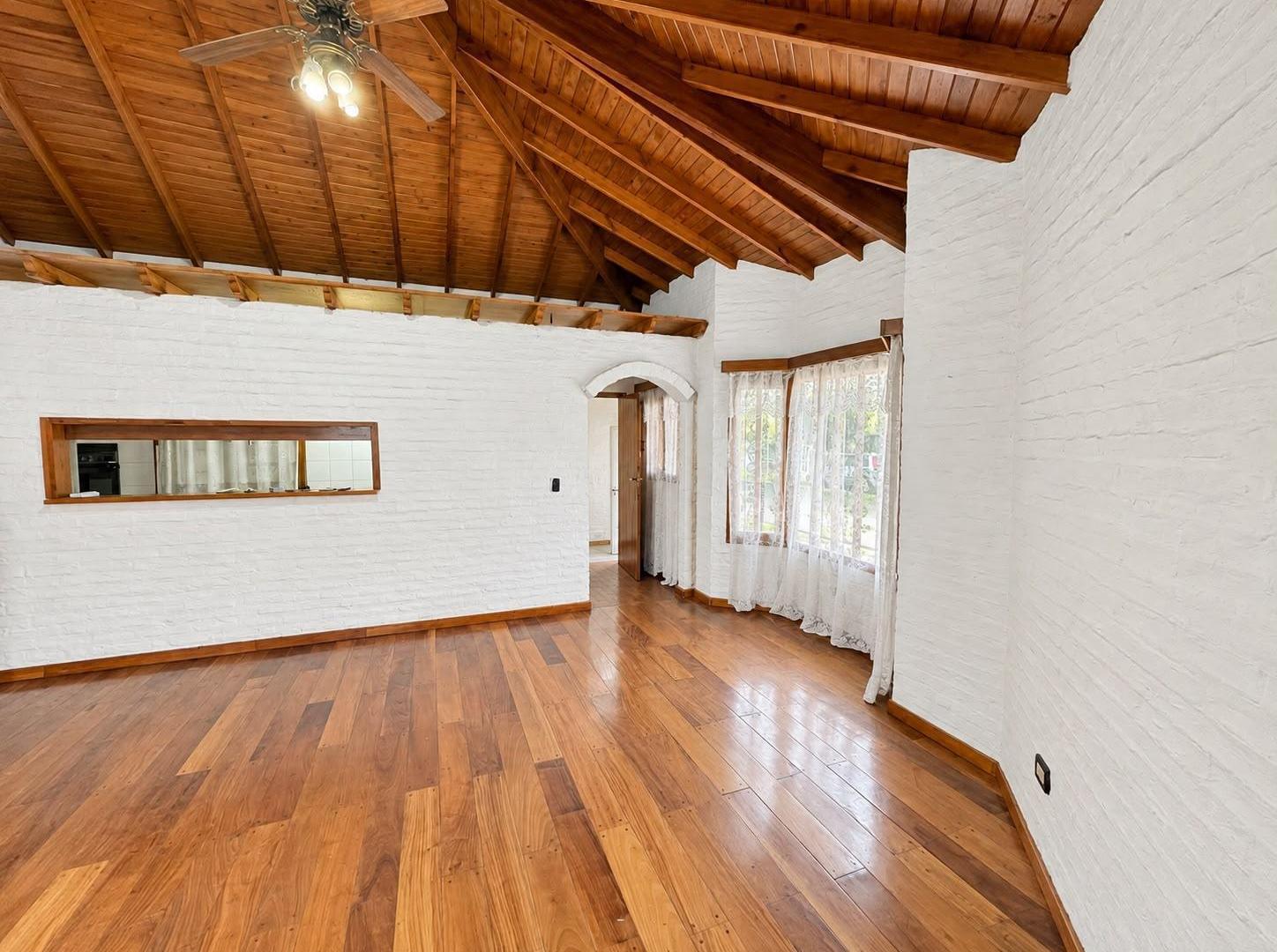 Foto de Casa en alquiler 4 ambientes con cochera y terraza en Ituzaingó, imagen 4