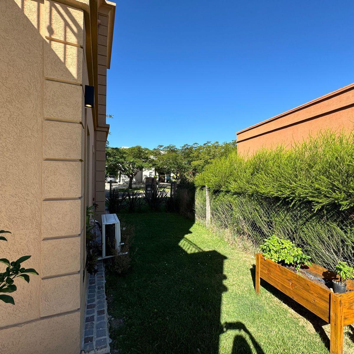 Venta / Casa con 3 Dorm. / Jardín / Barrio El Canton - Islas, Escobar Zona Norte 5