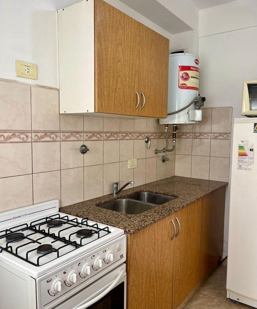 Foto de DEPTO 1 DORMITORIO CON COCHERA EXCELENTE UBICACIÓN, imagen 1