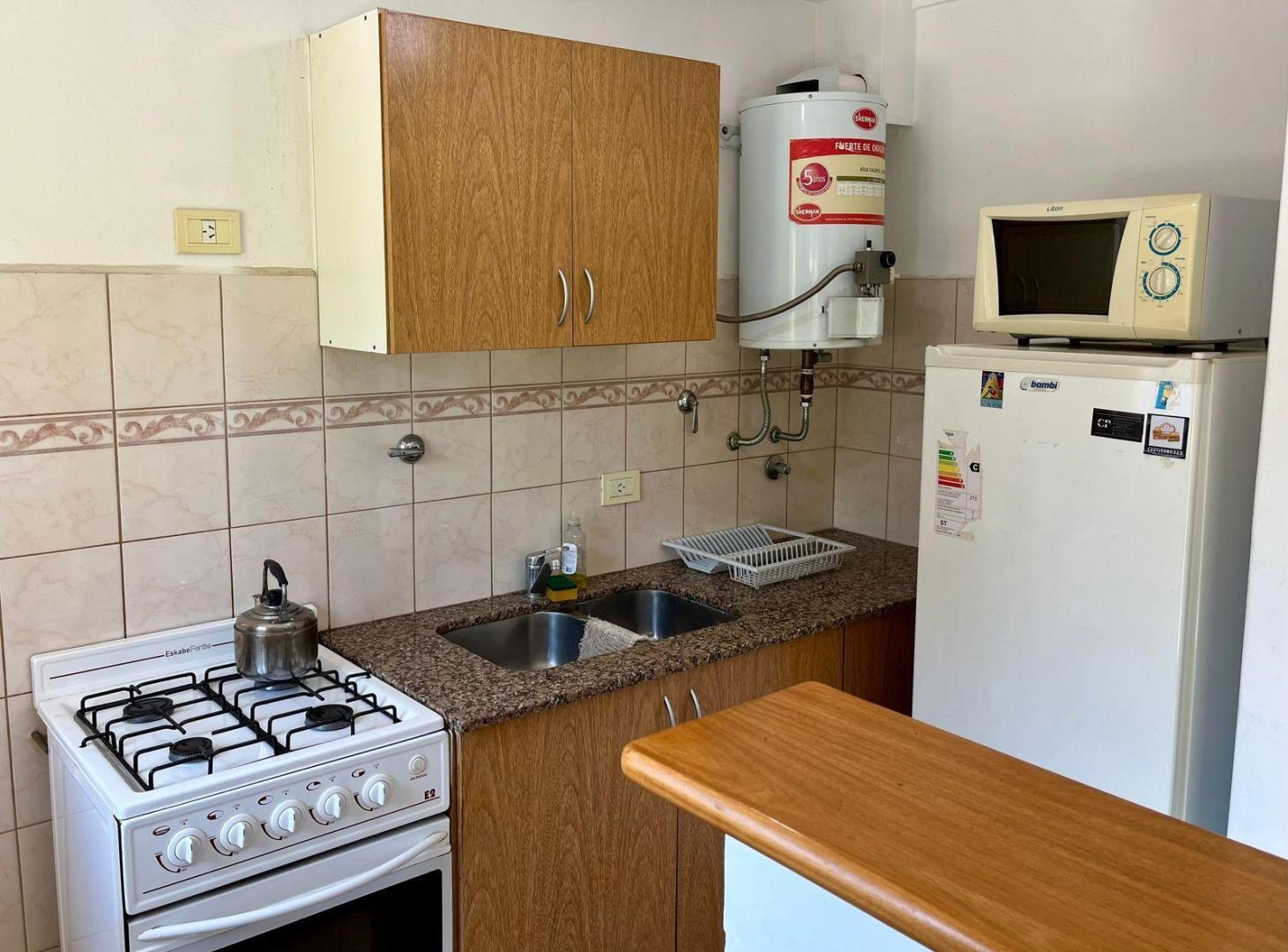 Foto de DEPTO 1 DORMITORIO CON COCHERA EXCELENTE UBICACIÓN, imagen 2