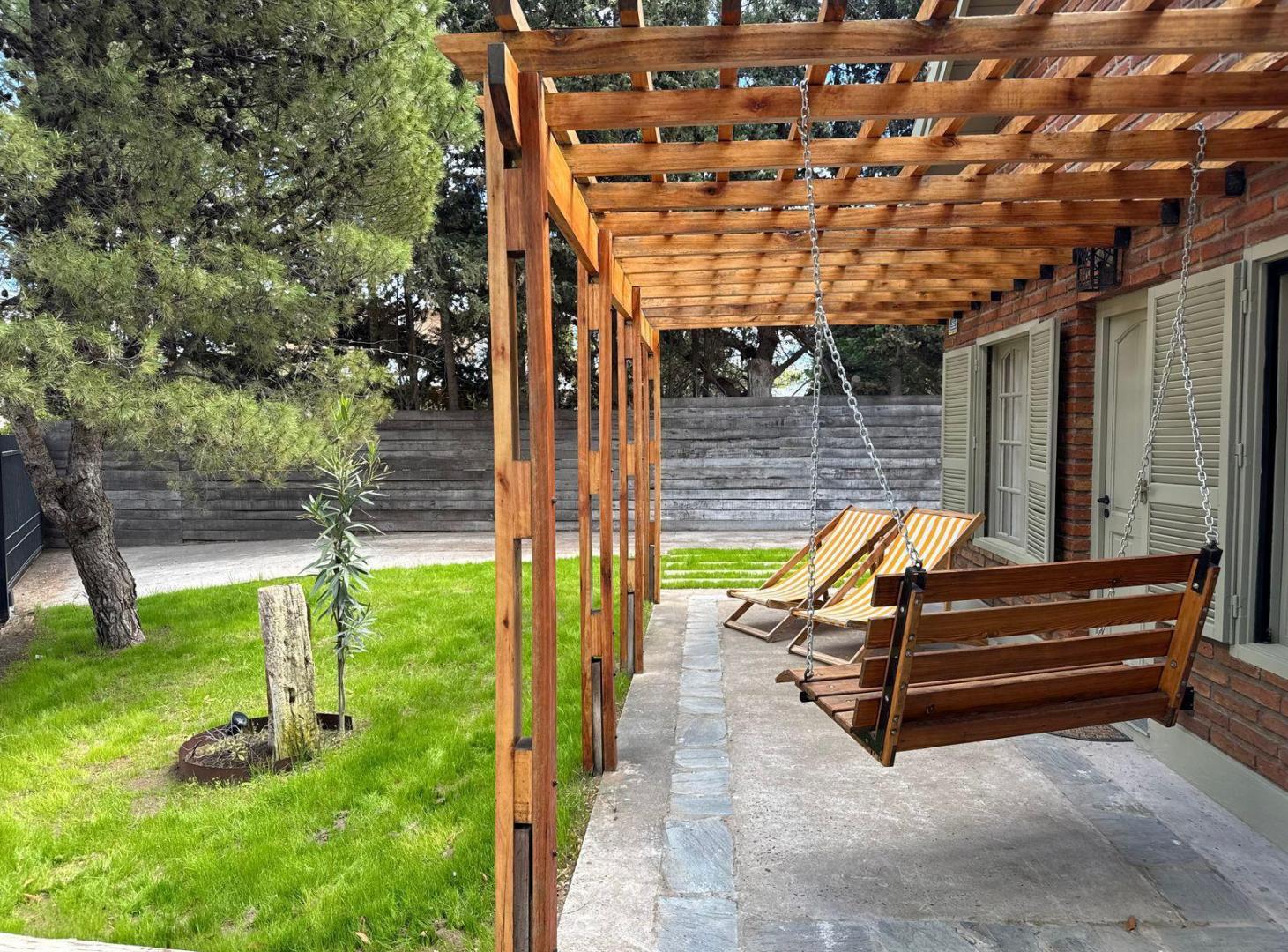 Foto de ENCANTADORA CASA EN EXCELENTE UBICACIÓN, imagen 2