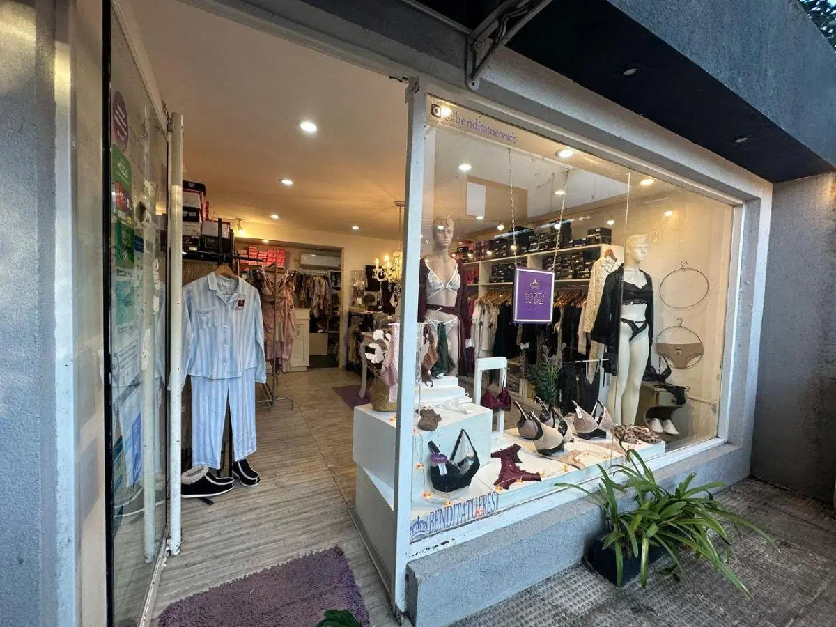 Local en paseo comercial cantilo entre 13 c y 13 b 2