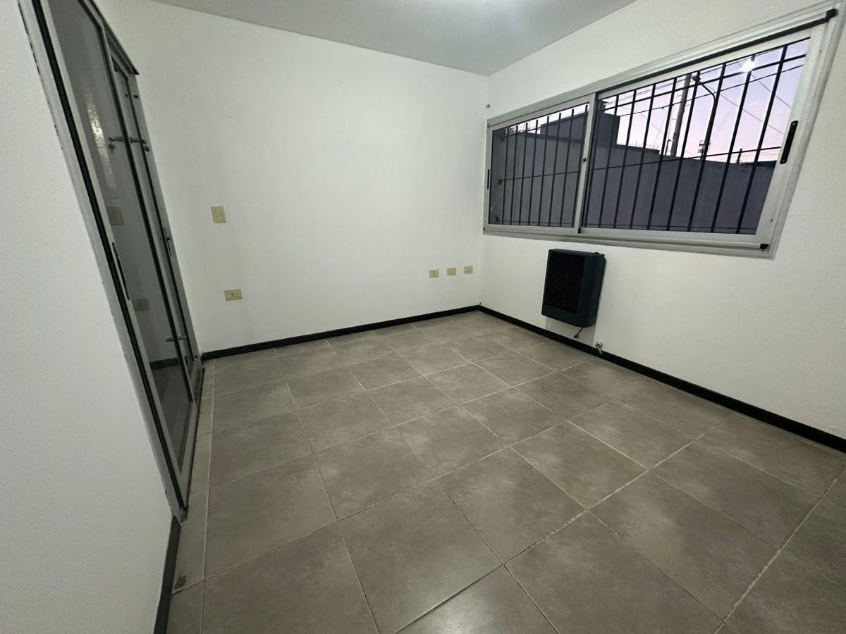 Foto de Dúplex de 2 dormitorios con cochera y amplio patio – Alquiler | La Plata, imagen 4