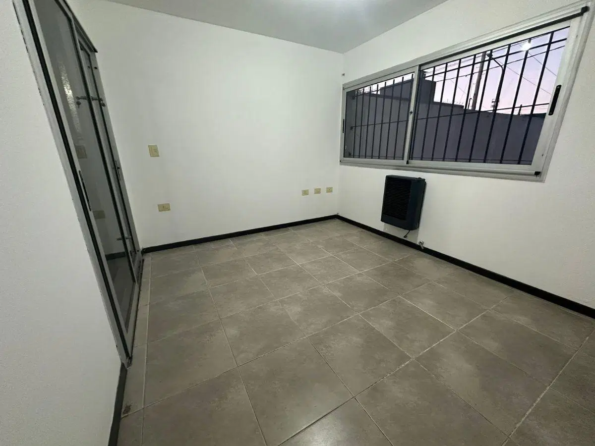 Dúplex de 2 dormitorios con cochera y amplio patio – Alquiler | La Plata 4