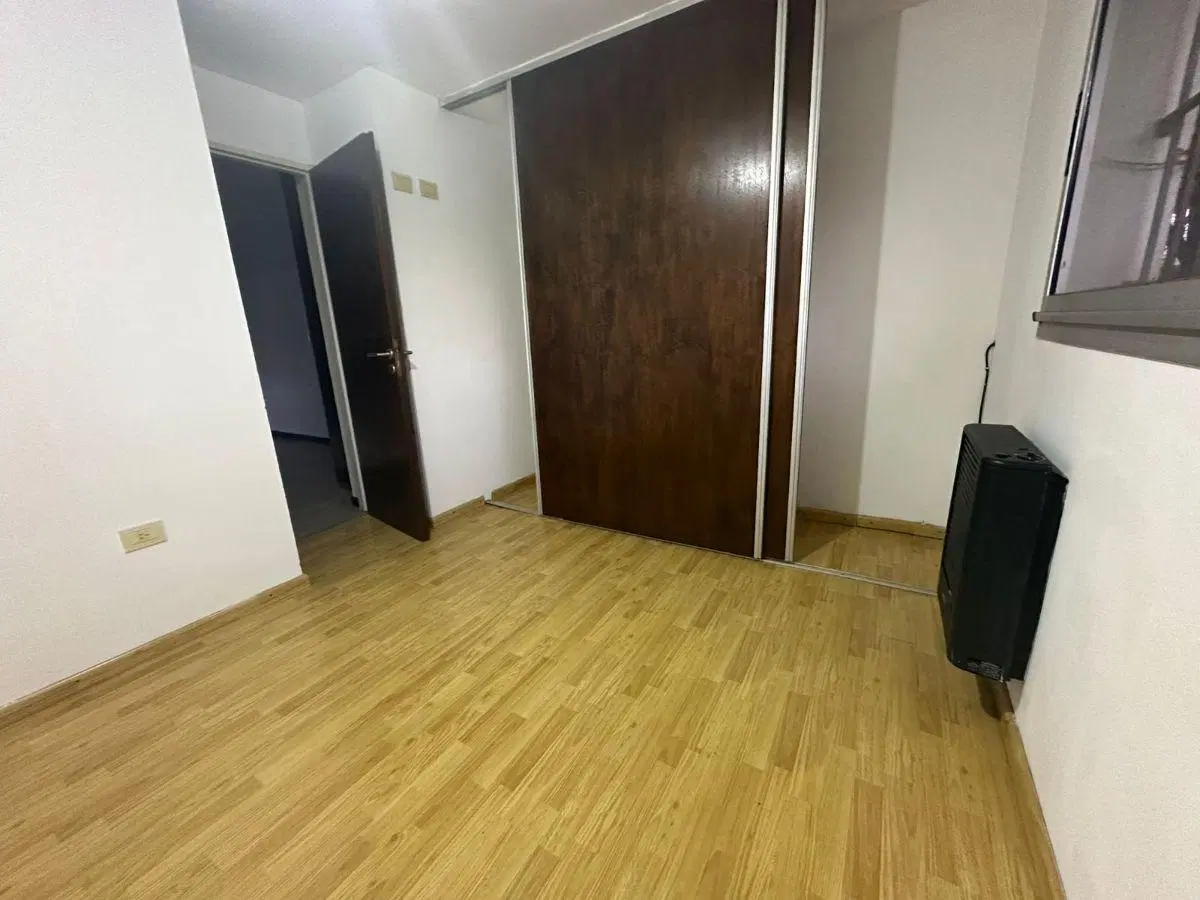 Dúplex de 2 dormitorios con cochera y amplio patio – Alquiler | La Plata 5