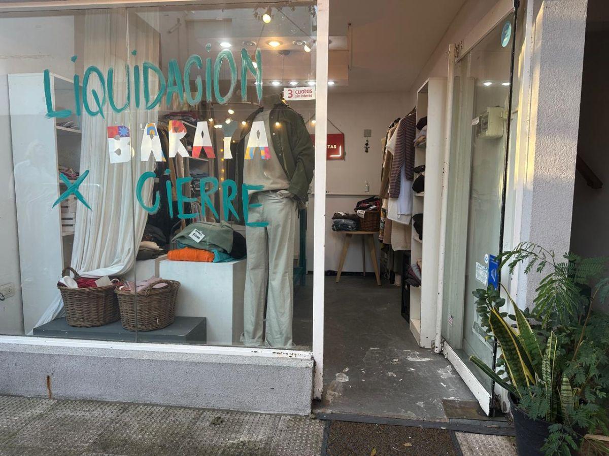 Local en Paseo Comercial Cantilo Entre 13 C y 13 B