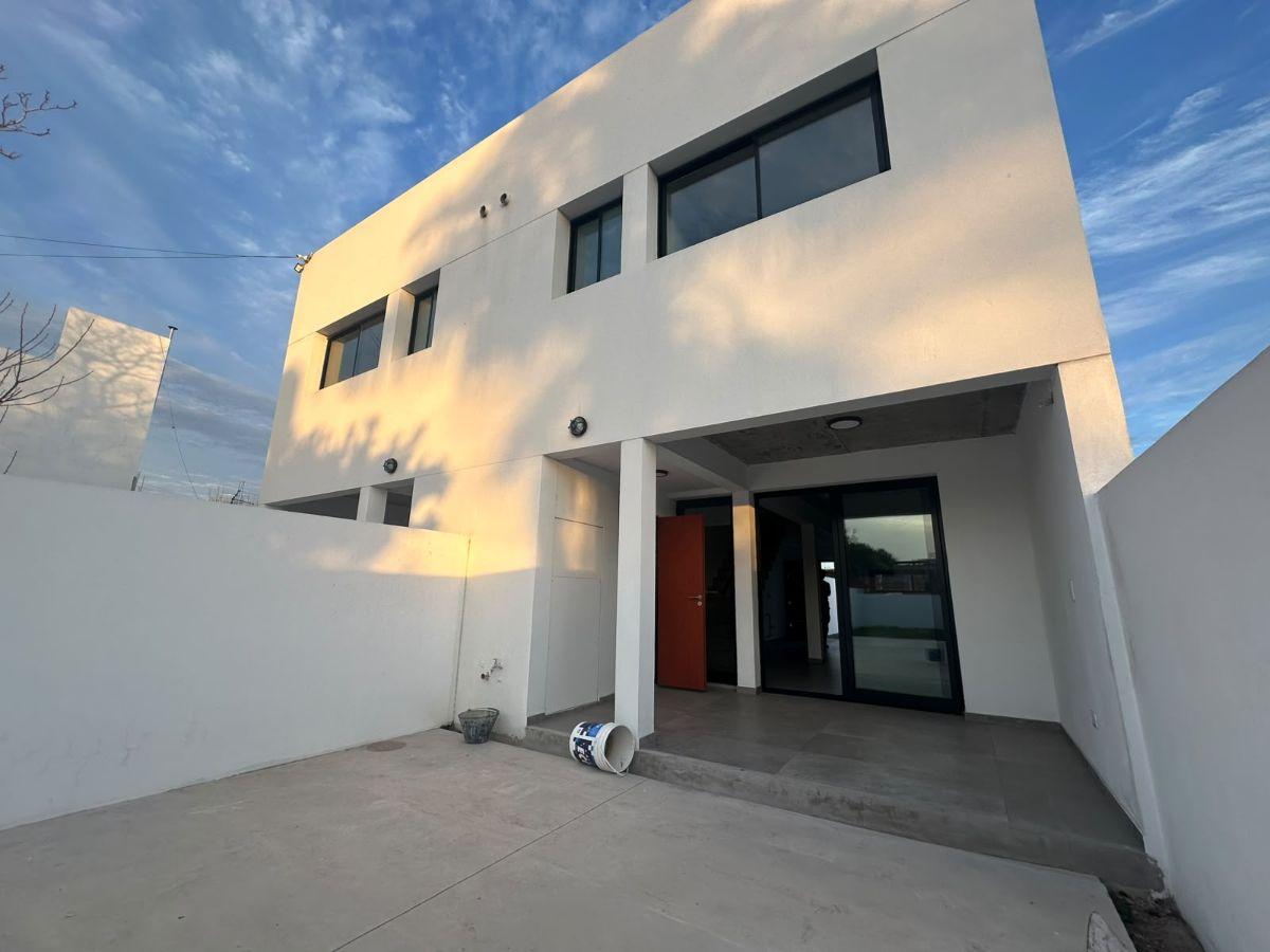 Foto de Dúplex en venta en 67 e/ 161 y 162 – 3 dormitorios, cochera y patio, imagen 1