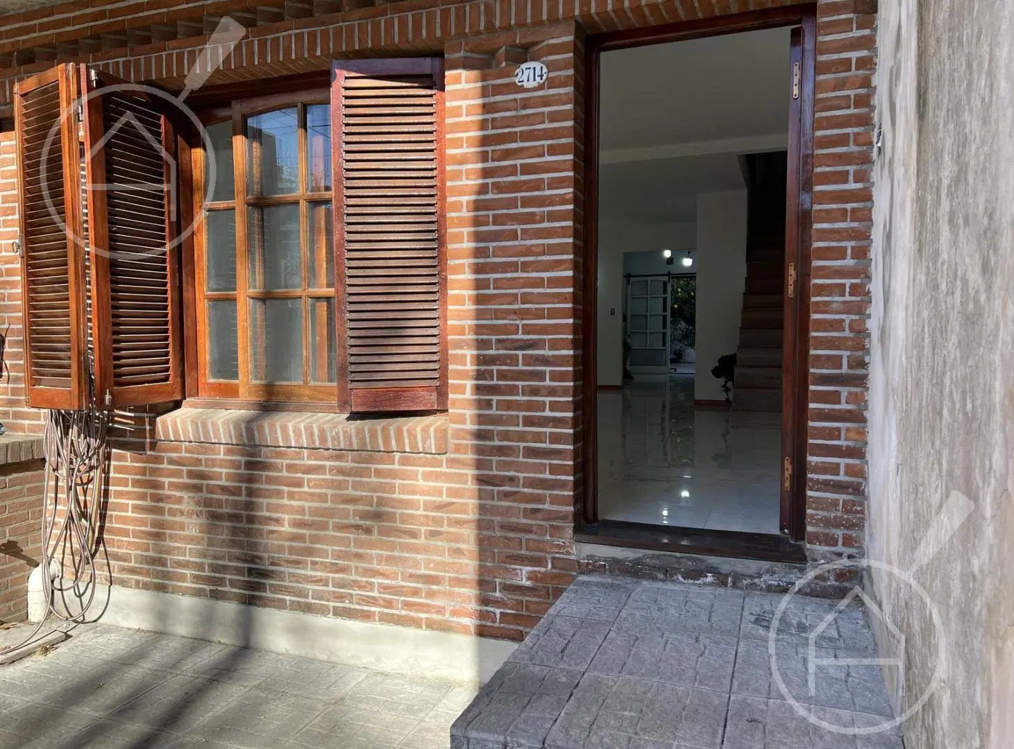 VENTA CASA TRIPLEX CINCO AMBIENTES A ESTRENAR PATIO PRIVADO VILLA DEL PARQUE 2
