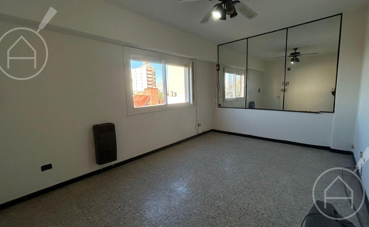 Foto de VENTA DEPARTAMENTO TRES AMBIENTES TERRAZA PRIVADA BERAZATEGUI CENTRO, imagen 1
