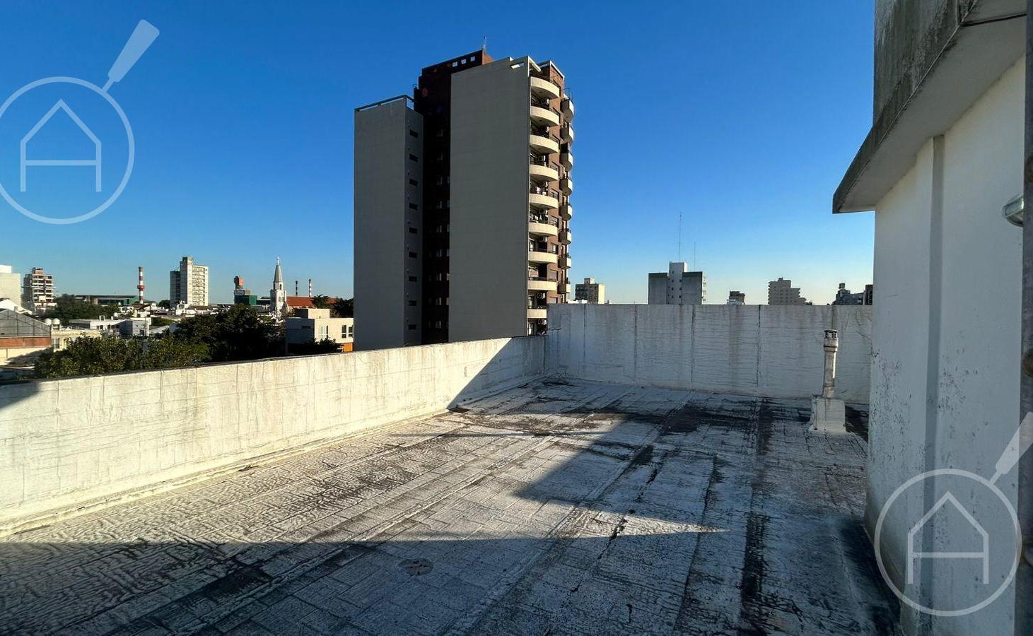 VENTA DEPARTAMENTO TRES AMBIENTES TERRAZA PRIVADA BERAZATEGUI CENTRO