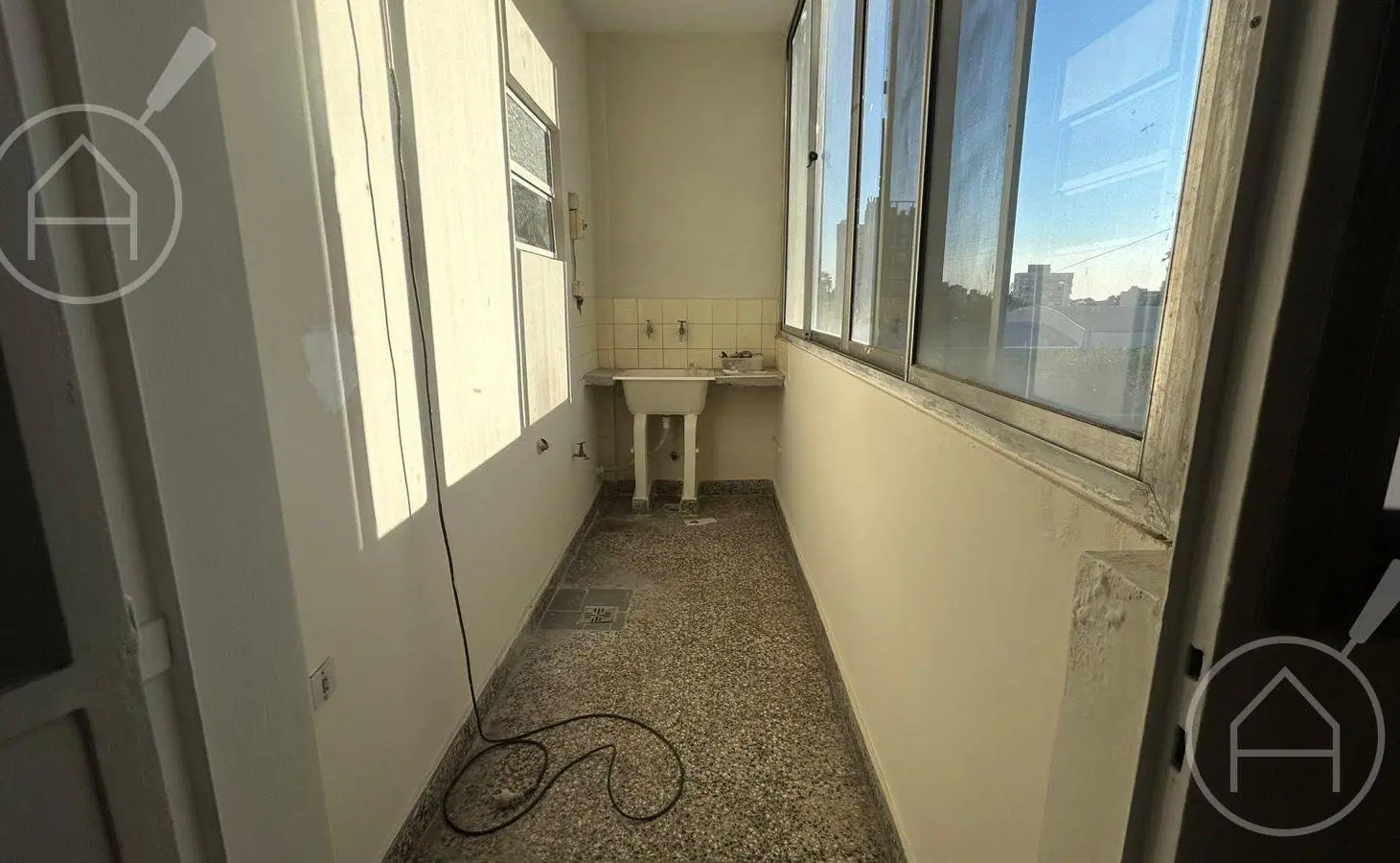 VENTA DEPARTAMENTO TRES AMBIENTES TERRAZA PRIVADA BERAZATEGUI CENTRO 2