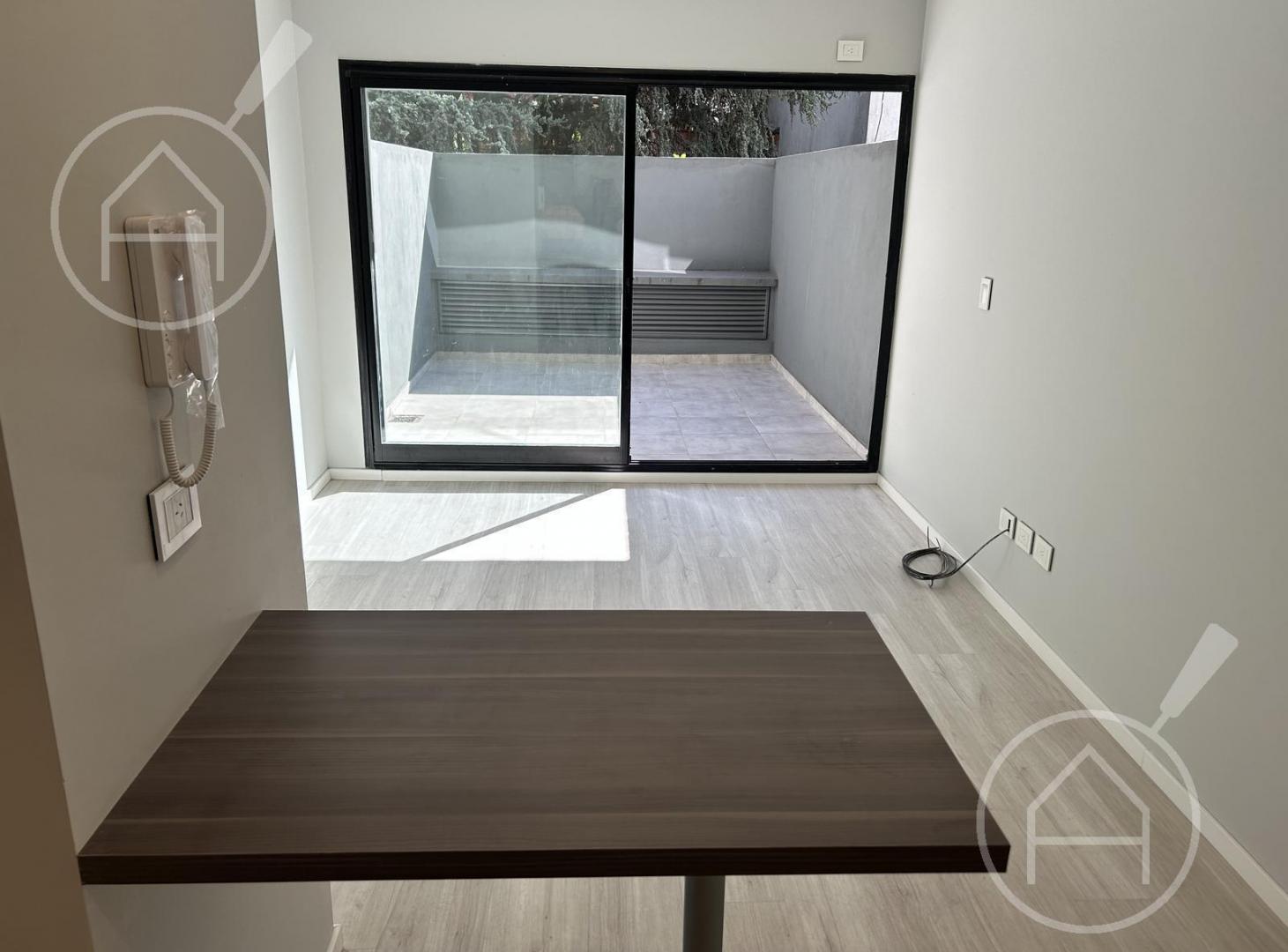 Foto de Venta Departamento Monoambiente con Patio, imagen 5