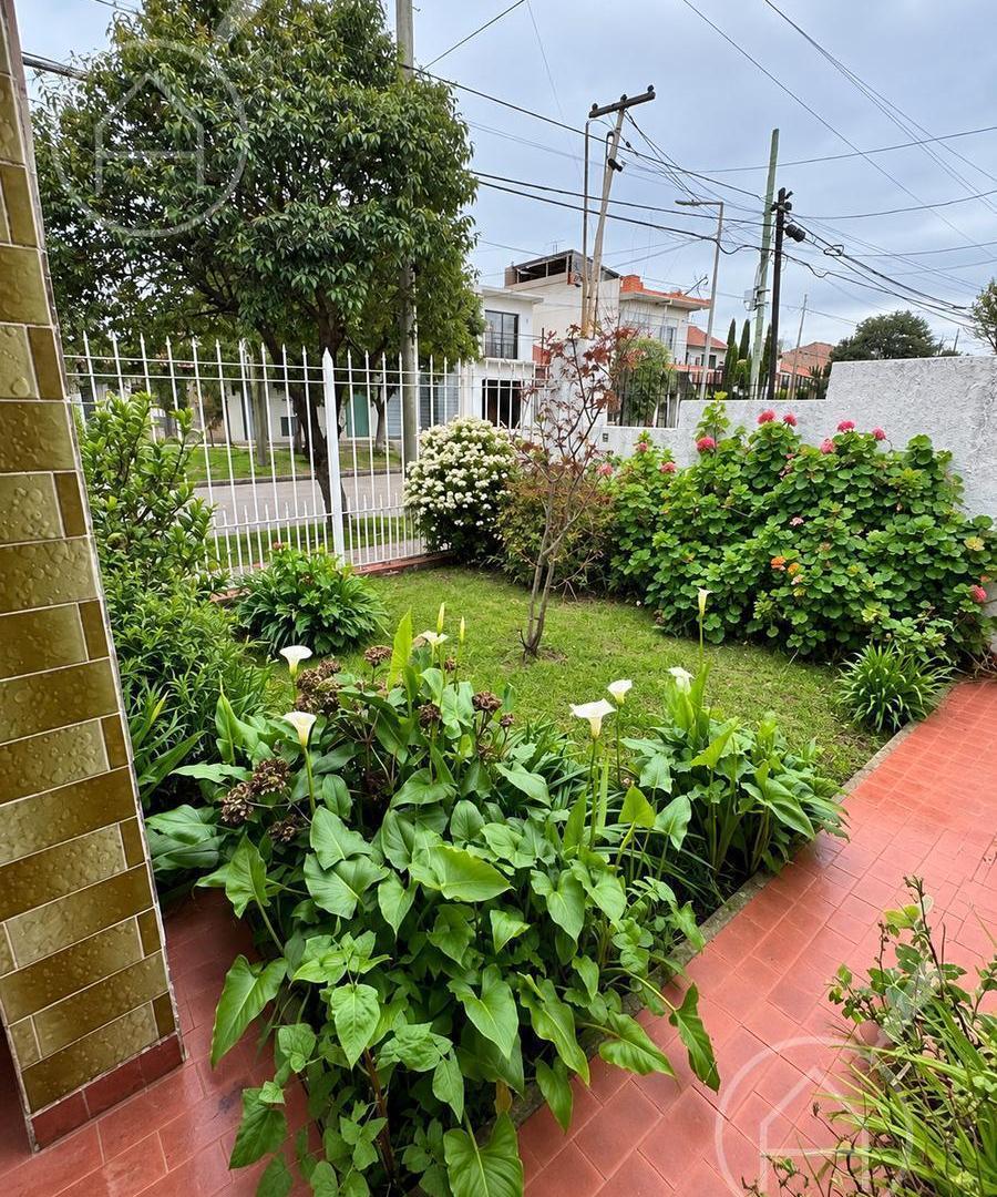 Foto de Venta Casa 4 Ambientes Lomas de Zamora, imagen 1
