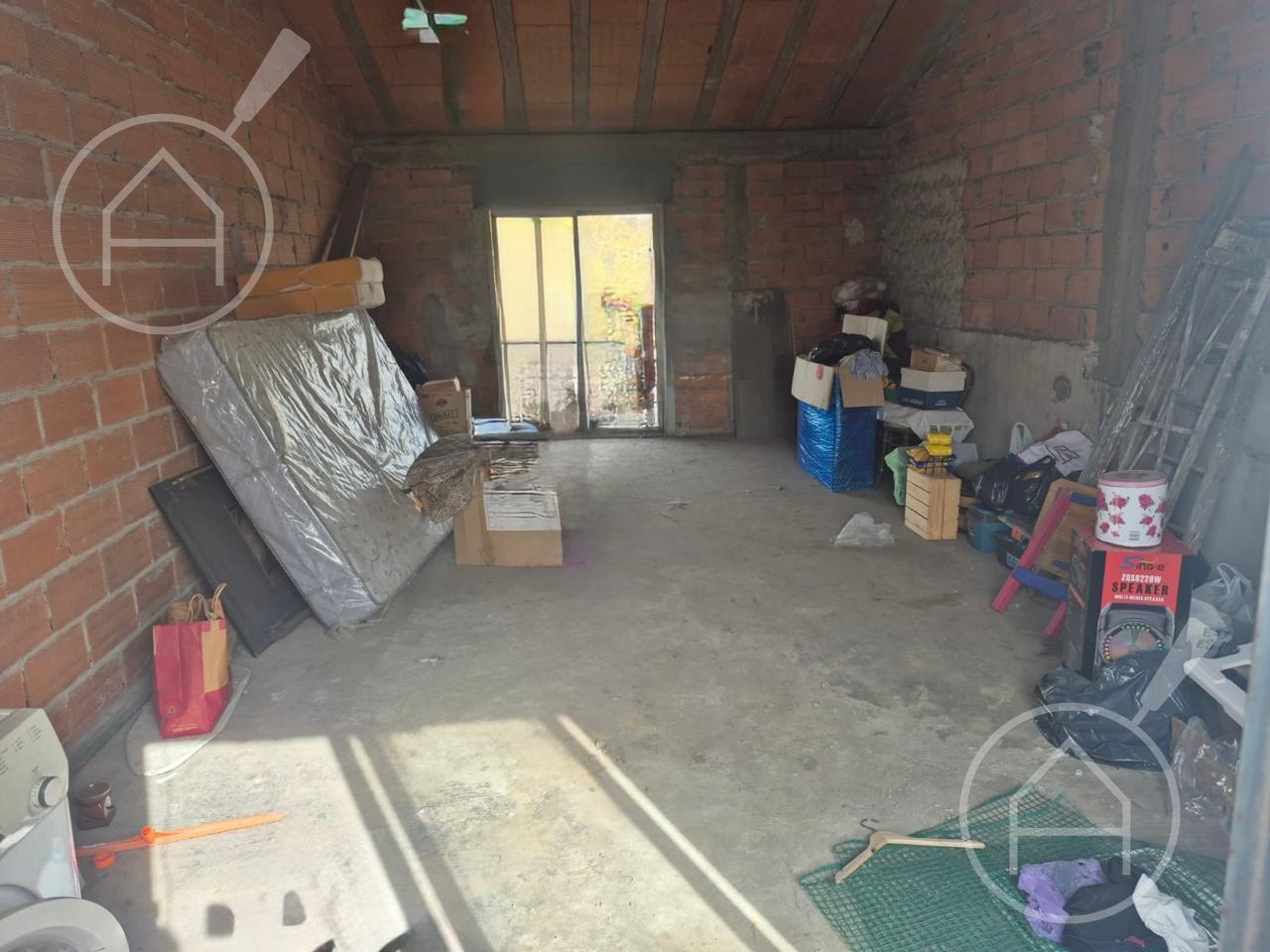 Foto de VENTA PROPIEDAD ÚNICA MORÓN 4 AMBIENTES 2 LOCALES COMERCIALES, imagen 5