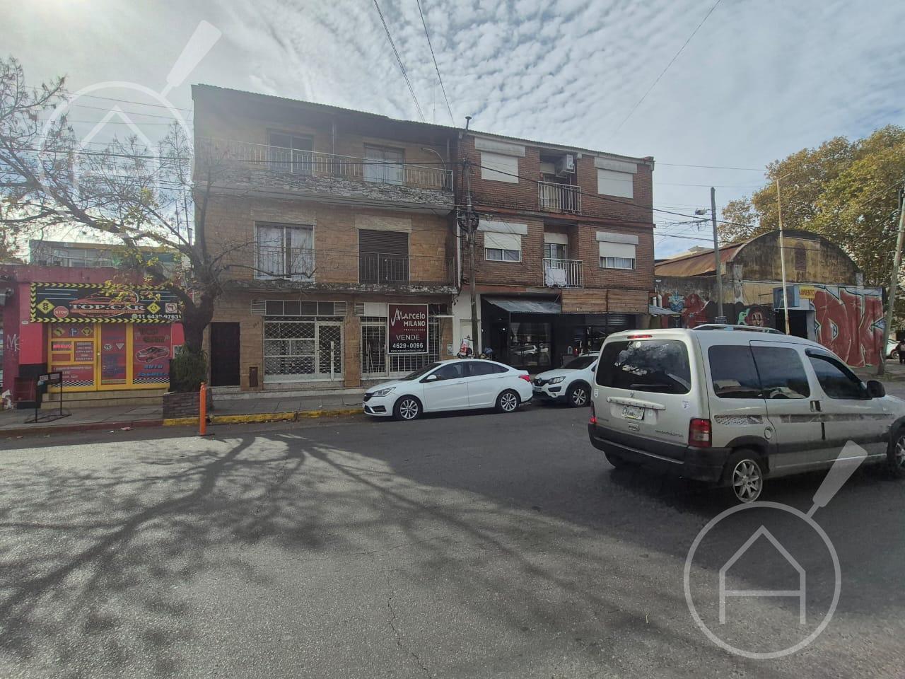 Foto de VENTA PROPIEDAD ÚNICA MORÓN 4 AMBIENTES 2 LOCALES COMERCIALES, imagen 1