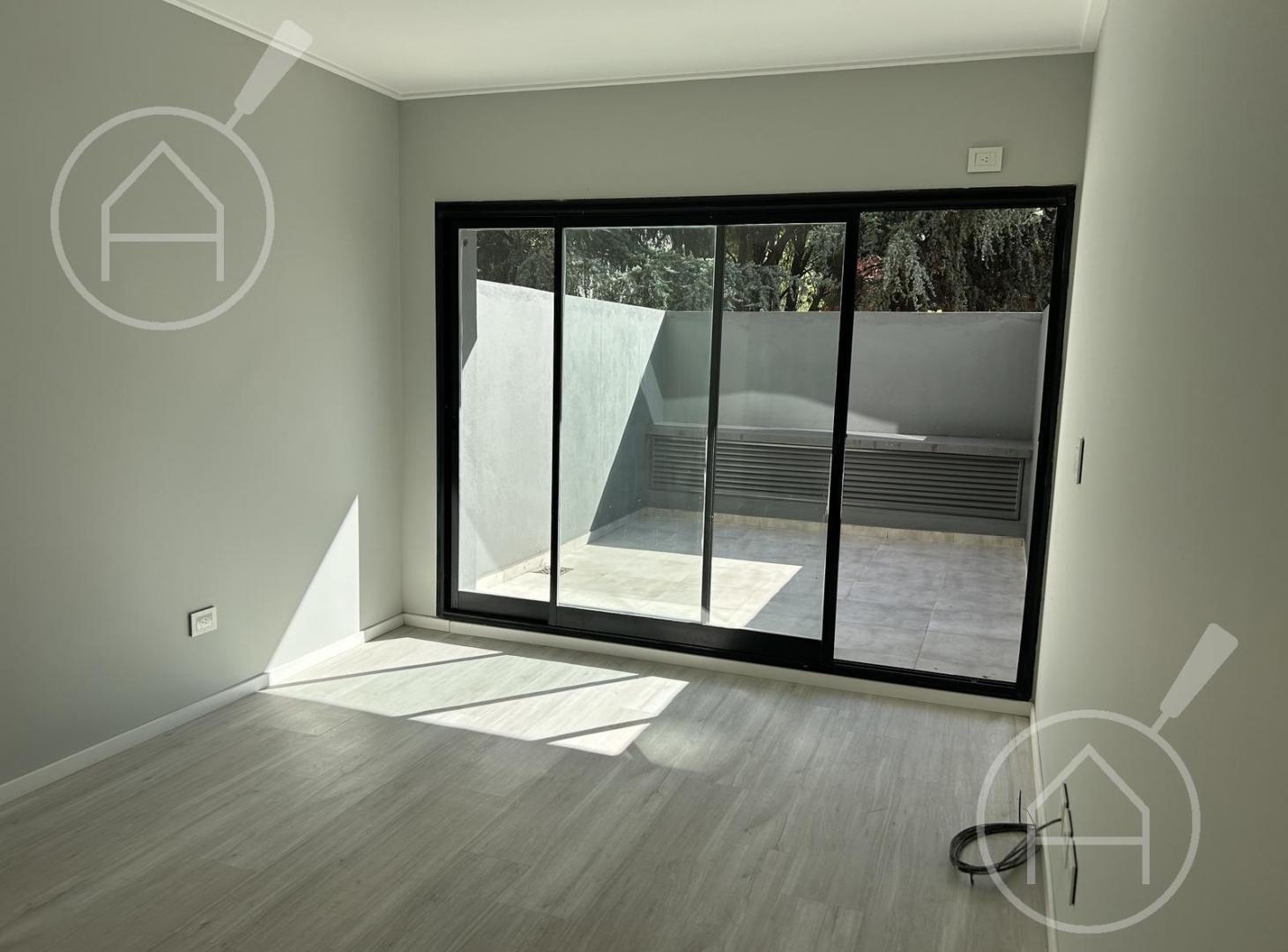Foto de Venta Departamento Monoambiente con Patio, imagen 5
