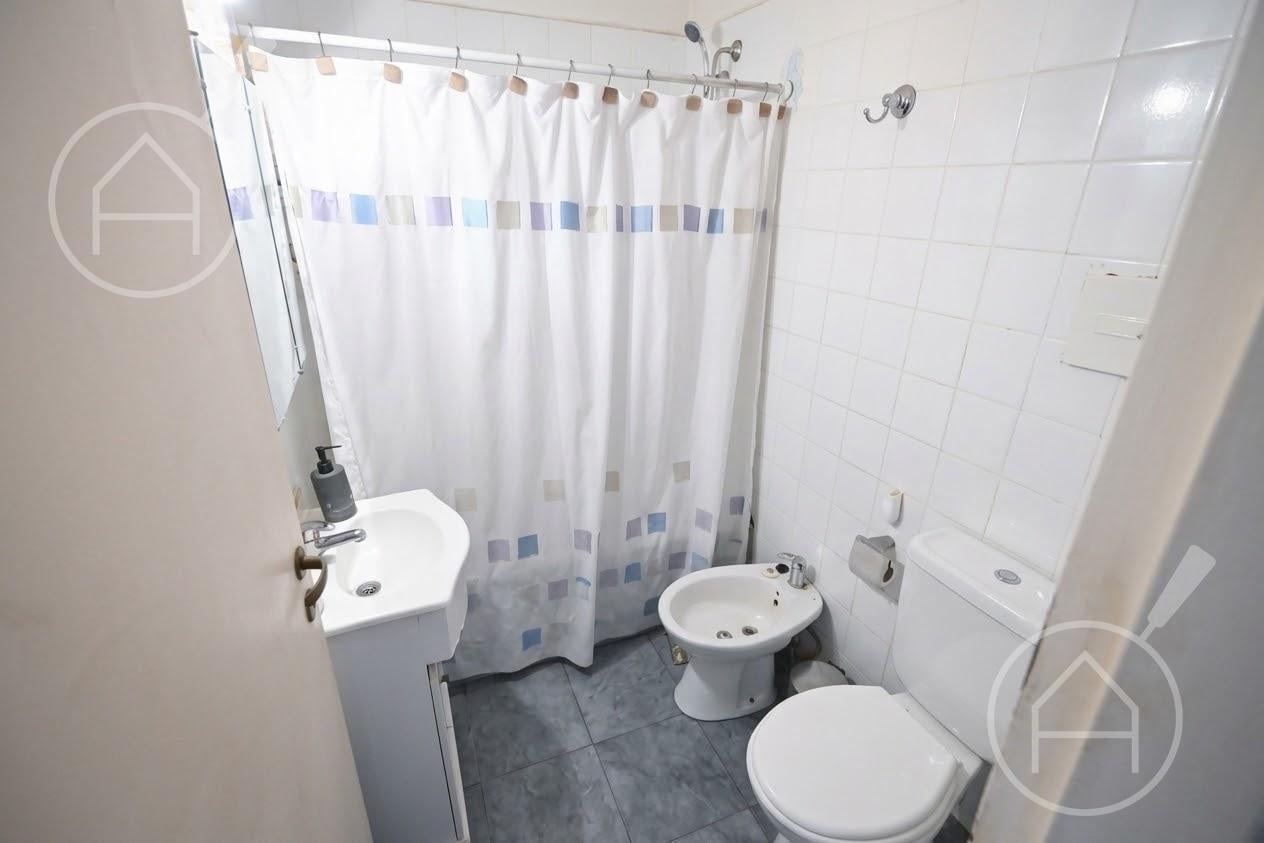 Foto de VENTA DEPARTAMENTO CUATRO AMBIENTES VILLA DEL PARQUE, imagen 2