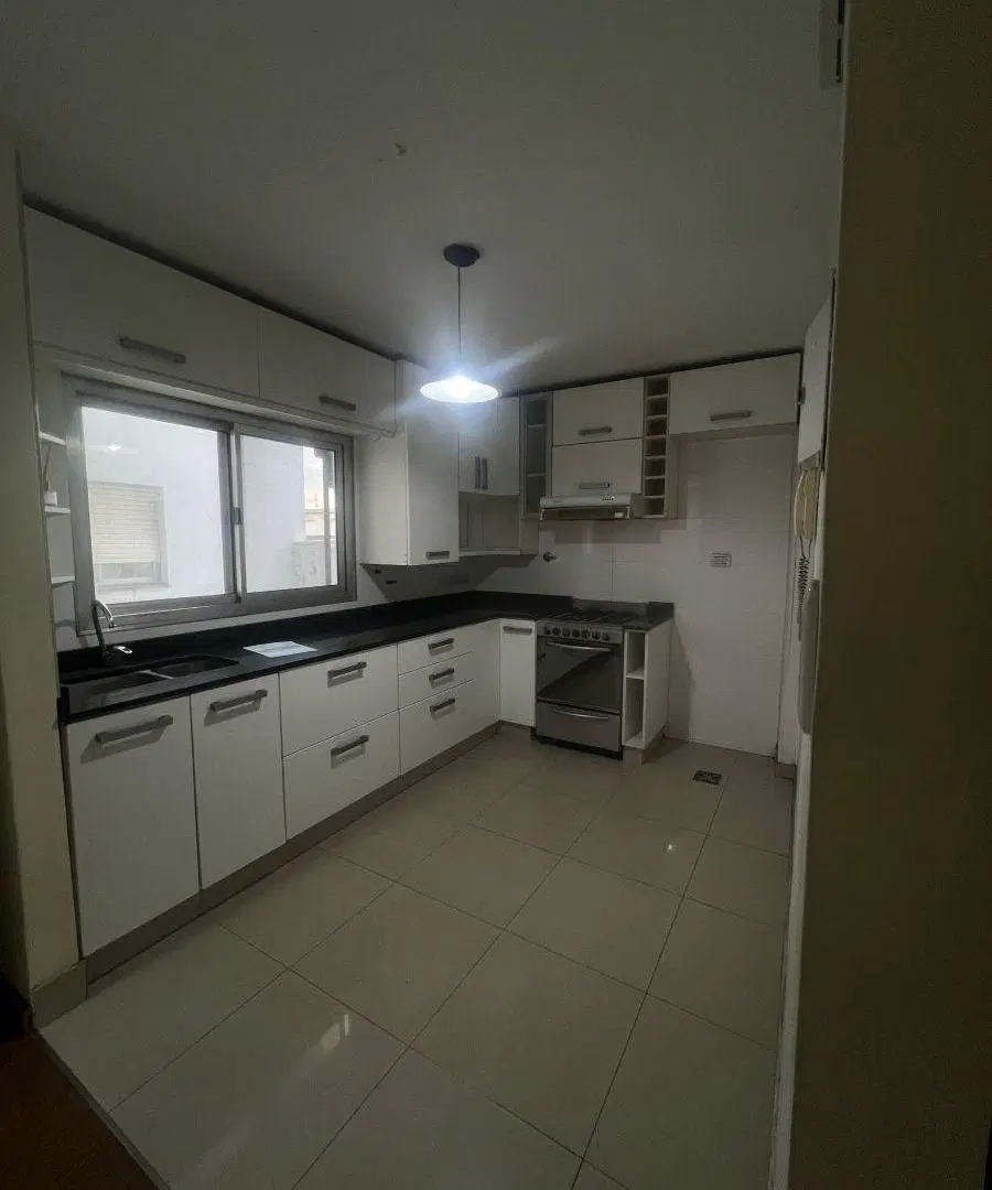 Departamento de 78 m² con 3 habitaciones en alquiler en Avellaneda 2